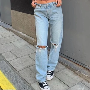 Trendiga jeans med hål - Skitsnygga jeans från junkyard. Skriv om ni är intresserade!💗