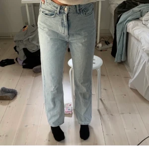 Weekday jeans - Säljer ett par snygga jeans i modellen rowe. Nästan aldrig använda!