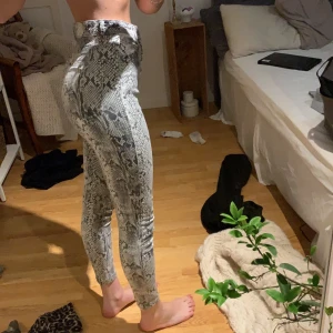 byxor  - köparen står för frakt