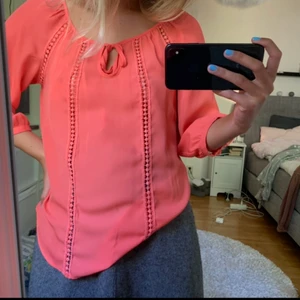 En fin rosa blus - En fin söt rosa blus som är i bra skick. Förakt ingår inte i priset