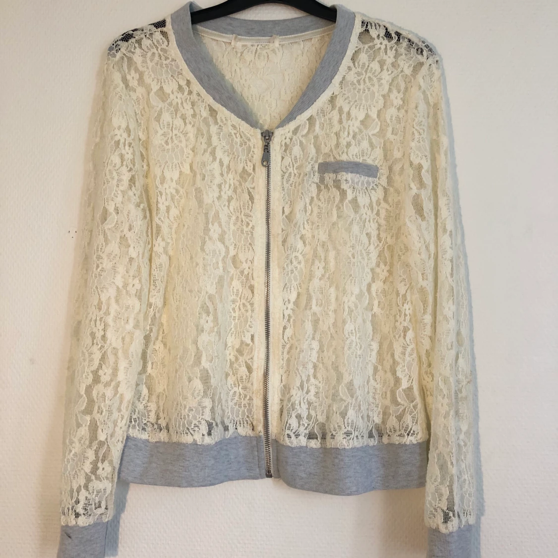 Kofta i spets strl S - 90