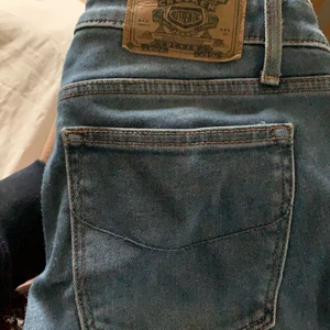 Crocker bootcut - Sjukt snygga crocker bootcut jeans, de är långa på mig som är 173.