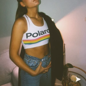 Cool topp, 100kr 🍭🌈 - Vet tyvärr inte märket på tröjan.. men passar både s och m, stretchigt material🙌🏽 