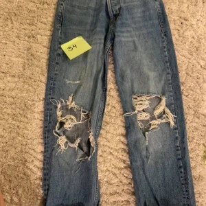 Jeans - Använda i fint skick! Fler bilder kan skickas vid önskning!