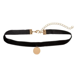 Choker  - En skitcool choker i svart velvet med en guldig berlock! Från H&M, kan regleras i hur tight man vill ha den ❤️ Riktig söt, jättefint skick, säljes pga inte min stil riktigt 😞 Bjuder på frakten!! 