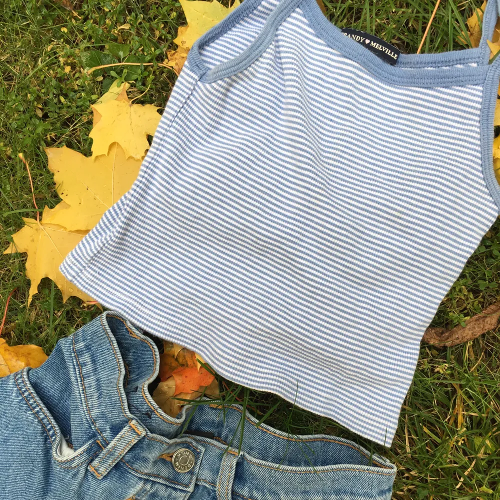 ett ”baby linne” från Brandy (one size) men skulle säga att det är en elastisk S. Pris: 90 kr . Kjolar.