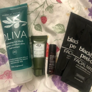 Hudvårds paket! oanvänt  - En ansiktsmask från OLIVA går även använda som nattmask, en minisize 15ml Origins Relief & Resilience Hydraburst Gel Lotion (nypris fullsize 50ml är 645) en till minisize Bentons Snail Bee High Content Skin 5ml. Sen två peeling masks som ”gåva” 100+frakt 
