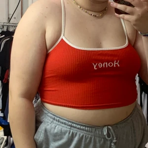 linne - rött honey linne som är sjukt fint men säljer då jag ej använder det! använd fåtal gånger 