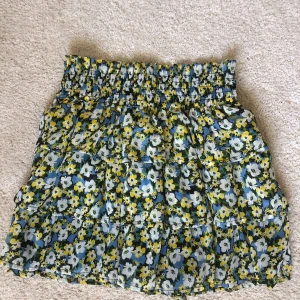 Bershka kjol - Kjol från Bershka i nyskick (endast använd 1 gång). Storlek xs.