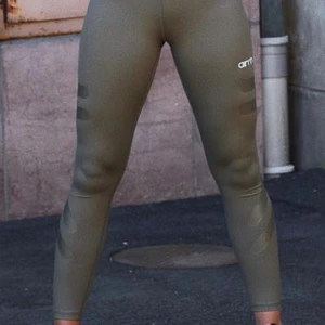 Aimn tights  - Säljer dessa Aimn tights, köpa för några år sedan så tror inte dom säljs längre. Sparsamt använda så i mycket fint skick. Fina detaljer se bild. Storlek S 