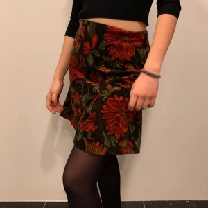 Kjol - Asfin kjol köpt på second hand i sommras :) möts upp i sthlm eller leverans då du står för frakten