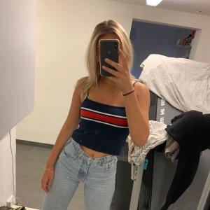 Linne - Rödvitt randigt linne från american eagle , frakt tillkommer på 22kr