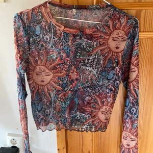 Mesh tröja  - Köpt på Shein aldrig använd, står storlek M men mer som en S 100kr fraktkostnaden är inte inräknad 🥰