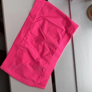 Neon topp💖😈💖 - Skitsnygg neontopp. Använd 1 gång på fest. Snygg med kavaj över ✨✨✨