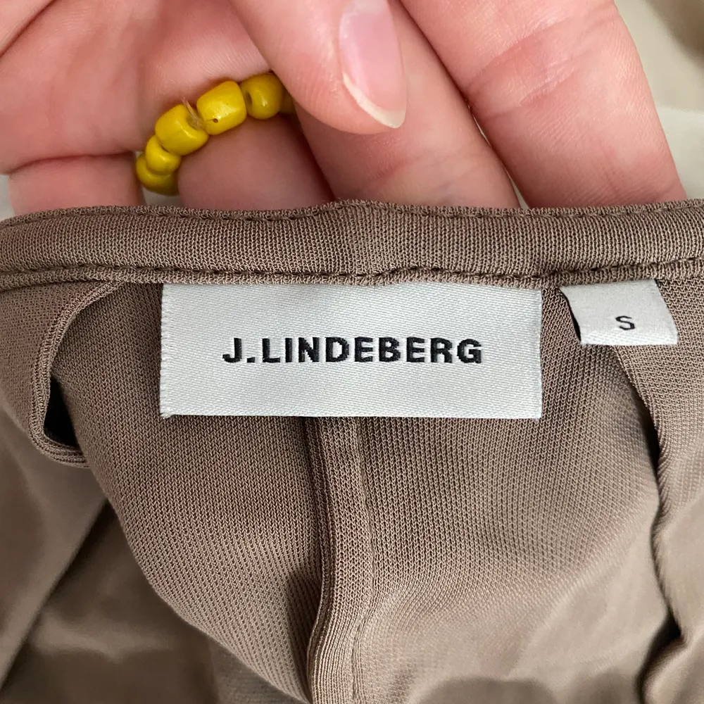 Klänning från J.Lindeberg i mycket bra skick! Använd 1 gång!☺️ . Klänningar.