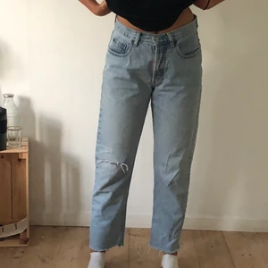 Straight jeans - Straight jeans, köpt secondhand. Supersköna! Jag är 170 cm. Buda i kommenterna vid intresse!