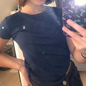 Ralph lauren t-shirt - Super fin t-shirt från Ralph Lauren som knappt är använd.💕