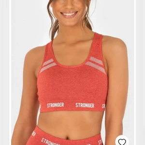 Stronger sport bh  - Säljer denna fina sport bh från stronger storlek M. Som ny den ligger bara i lådan och tar plats 