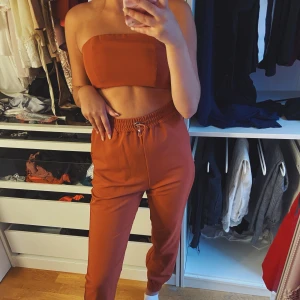 Set Hannalicious x nakd  - Skitsnyggt set ifrån Hannalicious x nakd, storlek 34. Använd en gång. Säljs för 120 kr 💕