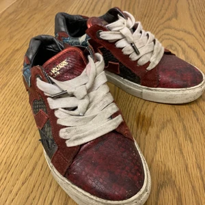 Zadig sneakers - Skit coola sneakers från Zadig som ej kommer till användning längre:( bra skick lite skavanker min inget man lägger märket till, köpta för 5000kr