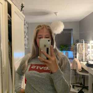 Levis tröja - Jätteskön tröja ifrån Levis som inte kommer till användning längre tyvärr. 