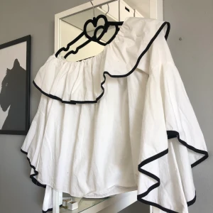 Blus - Super söt blus från Zara, strl M passar även XS/S. Använd 1 gång 🌸