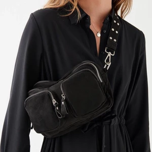 Connie bag - Säljer denna populära handväska från Gina Tricot! Stort sett oanvänd och bra förvaring med många fack. Nypris 349kr men säljer för 140kr + frakt 66kr. 