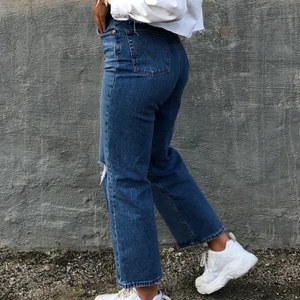 LEVIS RIBCAGE - säljer dessa ursnygga jeans från Levis. Modellen RIBCAGE. Storlek W27 L28 👏🏼 frakt på 79kr tillkommer! 