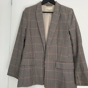 Rutig Kavaj  - Super fin rutig kavaj! Perfekt för hösten 