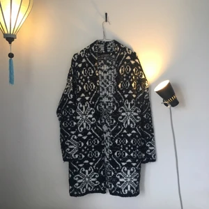  - Härlig kofta med paljetter! Aldrig använd.  