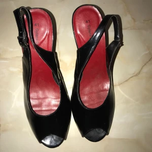  - 🌸Fina skor i storlek 41🌸 Endast använda vid ett tillfälle! Mycket bra skick.