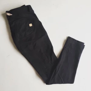  - Freddy wrup byxor. Skitsnygg passform! 