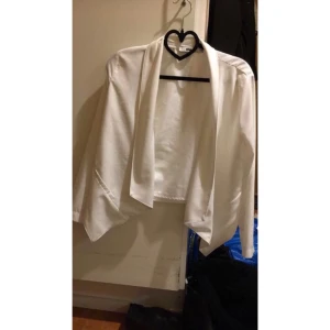  - Använd fåtal gånger, tar bara plats i garderoben just nu.   ~ köparen betalar frakten ~ 