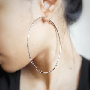  - örhängen (rodium, nickel)  frakt 10 kr