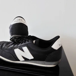  - New Balance i fint skick! Köparen står för frakt, annars så går det att mötas upp i Stockholm 💃🏼