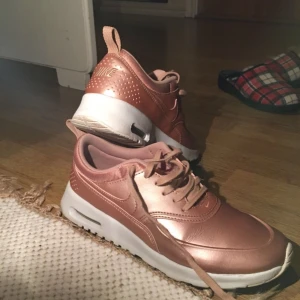  - En träning skor för tjejer i ett jätte bra skick. Kan frakta men köparen står för den. Vi kan diskutera om priset.