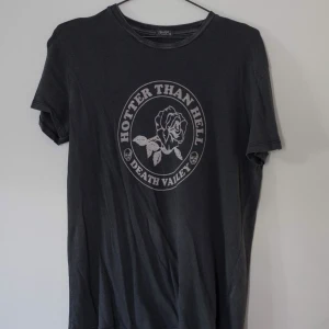  - Hotter than hell t shirt • Fint skick 