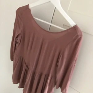  - Skön tröja från Pull & Bear. Fina detaljer i ryggen. 