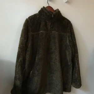  - Supermysig ”hårig” tröja, mkt oversize