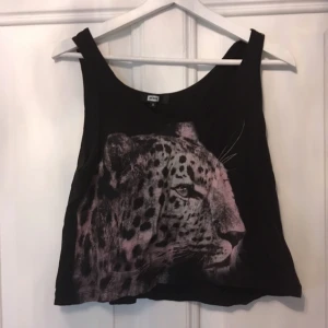  - Ett linne från bikbok. I fint skick, knappt använd. Behöver strykas :) 