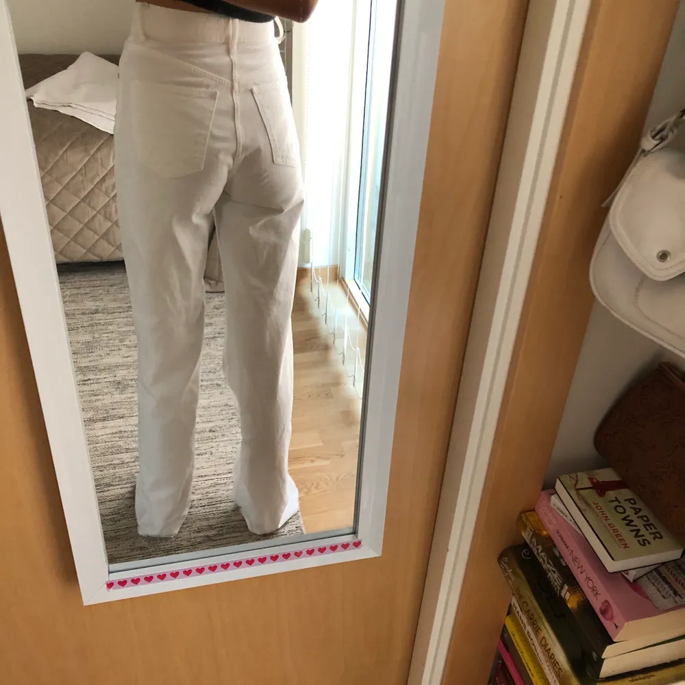 Zara jeans i modellen ”Wide leg”. Köpte två storlekar så säljer nu det andra paret. Fraktar eller möts upp i Stockholmsområdet.. Jeans & Byxor.