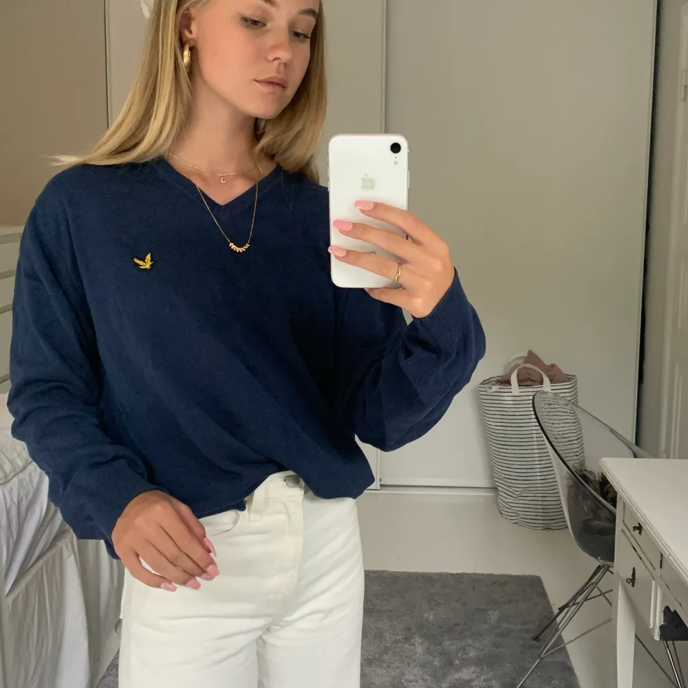 Marinblå sweatshirt. Oversized. St XL. Fint skick. Lyle&Scott. 180+59kr frakt🦋🦋 Buda i kommentarerna💓. Tröjor & Koftor.