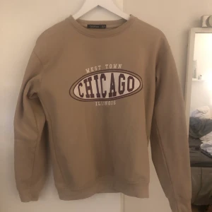 Sweatshirt  - Jättefin sweatshirt från boohoo. Säljer pga att jag tycker den sitter för tight på mig, tror den skulle passa bäst på någon som i vanliga fall bär xs/s. 🥰