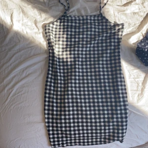 Klänning Shein - Aldrig använt, sitter som en 38/40❤️