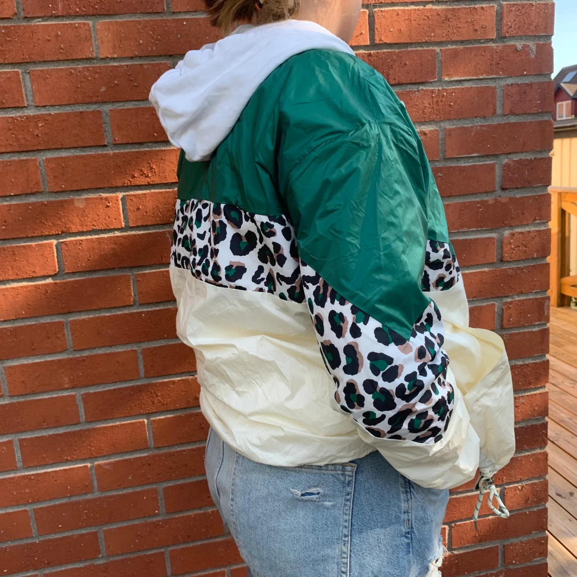 Tunn jacka i grön, beige och leopard  - 90