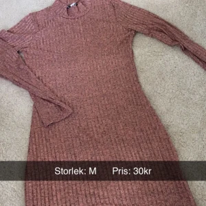 Långärmad klänning - Storlek M