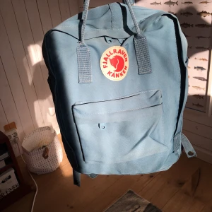 Fjällräven ryggsäck - Blå kånken som är sparsamt använd, kan skickas mot frakt;)