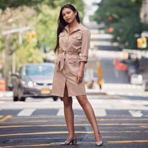 trenchcoat klänning NA KD - trenchcoat inspirerad klänning, väldigt tunt material som andas 