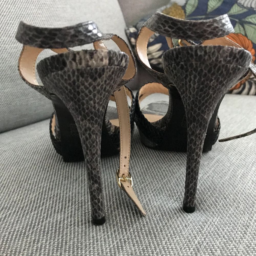Charles & Keith synethic leather heels. Worn only once! In perfect condition. 10 cm heel height.. Skor.