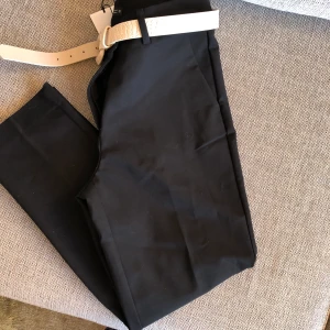 Finbyxor från ZARA - Finbyxor i stl S, dessa är mer som stl 38. Nya med prislapp kvar! 